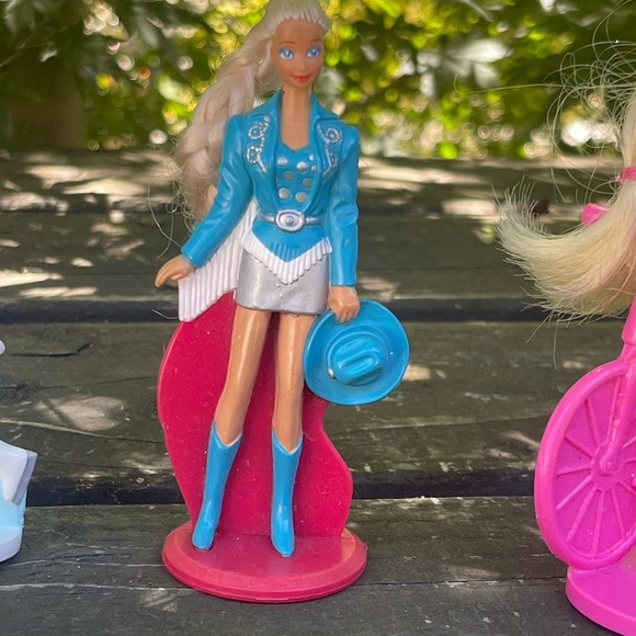 Vintage McDonald Barbies - 5 - Picture 6 of 8